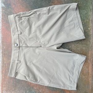 Lulu Lemon Commission Short Khaki. 28 W/ 7’ inseam